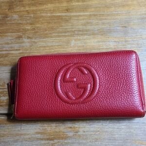 Gucci Red Pebble Leather Soho Zippy  Wallet